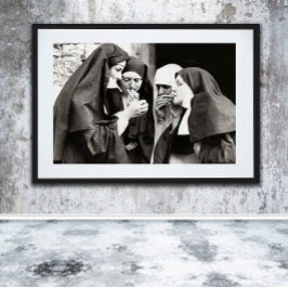 Fotografía antigua de monjas fumando