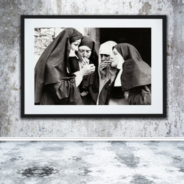 Fotografía antigua de monjas fumando (Subido por el creador)