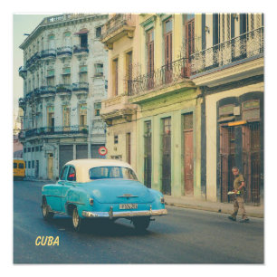 Fotografía callejera de un coche clásico vintage e