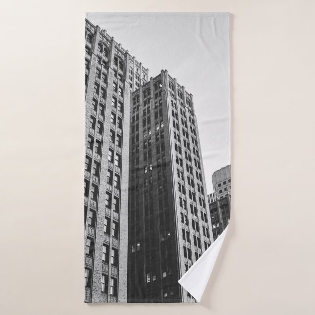 FOTOGRAFÍA DE GRAYSCALE DE BAJO ÁNGULO DE ALTO AUM (Toalla de baño)