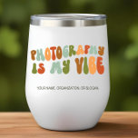 Fotografía de Groovy 1970 es mi vibe, fotógrafo<br><div class="desc">Regale este tumbler de 'La fotografía es mi vibe' al fotógrafo en su vida.</div>