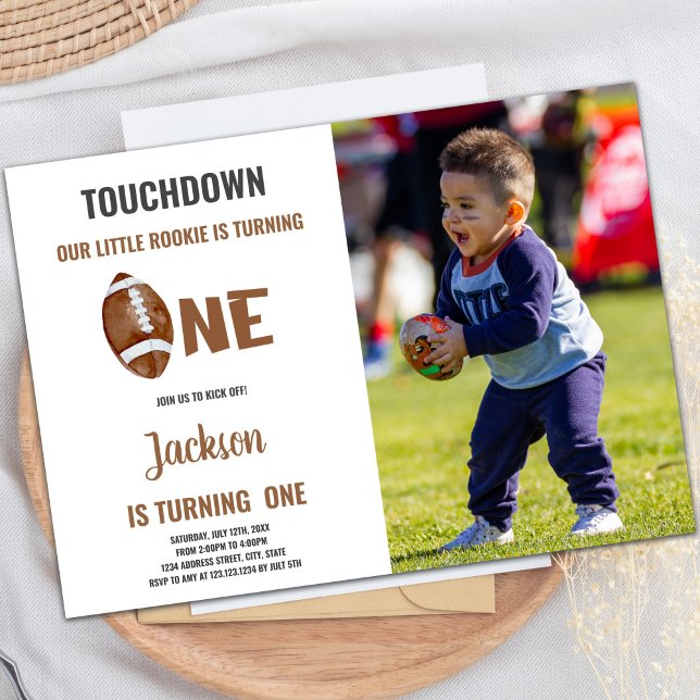 Fotografía de Invitaciones al cumpleaños de un par (One Touchdown Football Birthday Invitations photo)