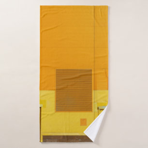FOTOGRAFÍA DE LA PARED PINTADA DE AMARILLO Y BLANC