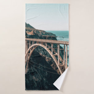 FOTOGRAFÍA DE PAISAJE DE PUENTE DE CONCRETO GRIS