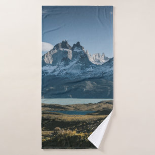 FOTOGRAFÍA DEL PAISAJE DE MONTAÑA NEGRA Y BLANCA