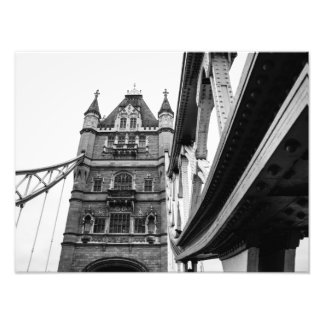 Fotografía del puente de la Torre Blanca y Negra