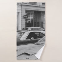 FOTOGRAFÍA GRISÁFICA DE LOS AUTOS EN LA CARRETERA 