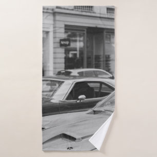 FOTOGRAFÍA GRISÁFICA DE LOS AUTOS EN LA CARRETERA