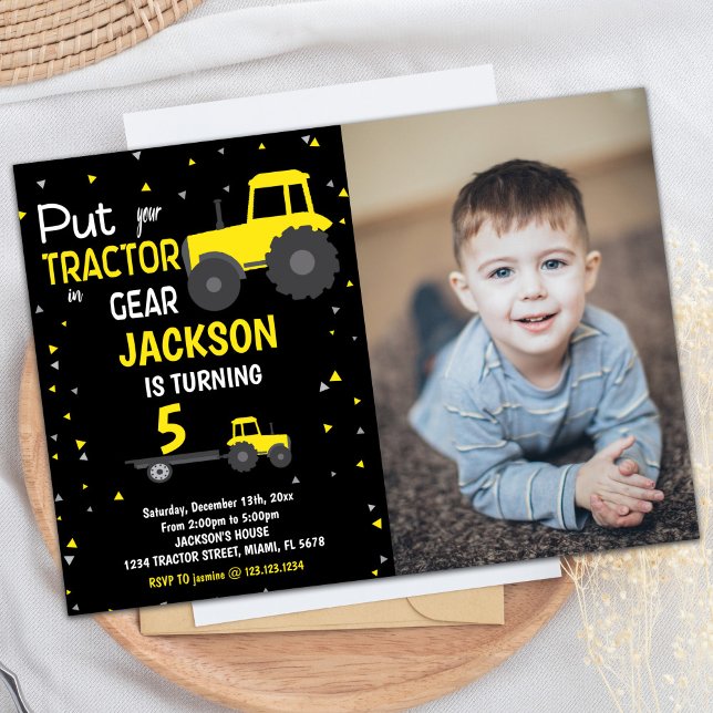 Fotografía Invitaciones de cumpleaños de Tractor d (Photo Black Yellow Tractor Birthday Invitations)