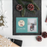 Fotos de la familia de los venados de navidad<br><div class="desc">Agradables y festivos, estas tarjetas de Navidades fotográficos familiares son la manera perfecta de enviar saludos cálidos a sus amigos y familia esta temporada de vacaciones. El diseño presenta a un lindo Navidad reno vestido con una bufanda roja y verde con el texto "Feliz Navidad". La parte posterior presenta unas...</div>
