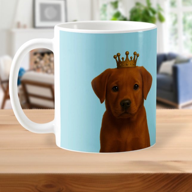 Fox Red Labrador Puppy en la Copa de Oro (Fox Red Labrador Puppy in Gold Crown Cute Coffee Mug
by Ricaso. Pup dog in a golden royal crown)