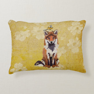 Fox y poca almohada del pájaro del oro