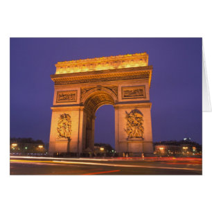 Francia, París, Arco de Triunfo al anochecer.