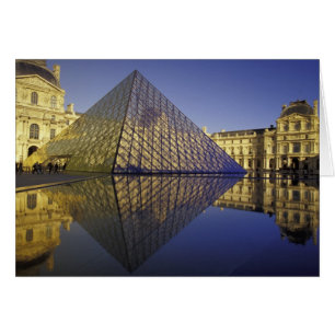 FRANCIA, Reflexión de París, Pirámide. El Louvre