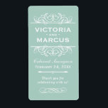 Frasco de vino boda Etiquetas de favor de monogram<br><div class="desc">Perfecto para los bodas de viñedos o para los aficionados a las botellas de vino, estas elegantes etiquetas de estilo vintage florido cuentan con un monograma casero personalizado con nombres de novias y novios, fecha boda, tipo de vino, y mensaje de agradecimiento que puede ser completamente personalizado. Color verde jade...</div>