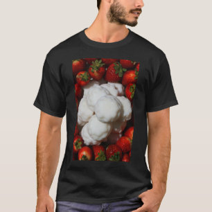 Fresas con la camiseta de las galletas de