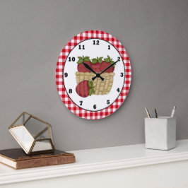 Fresas del país en un reloj de pared de cesta