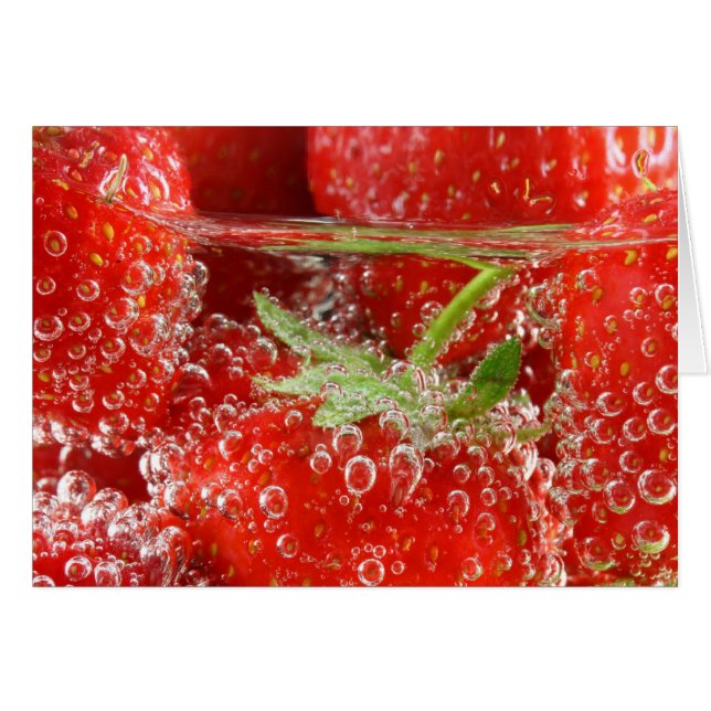 Fresas en el agua cerca (Anverso (Horizontal))