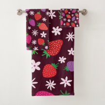 Fresas y patrón de flores blancas