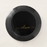 Frisbee De Wham-O Black Gold Modern Script Girly Monograma Nombre<br><div class="desc">Monograma de escritura simple negro y dorado Frisbee. Esto hace que la graduación perfecta,  el cumpleaños,  el boda,  la ducha de novia,  el aniversario,  la ducha de bebé o la fiesta de soltera sea un regalo para alguien que ama el lujo glam y los estilos de moda.</div>