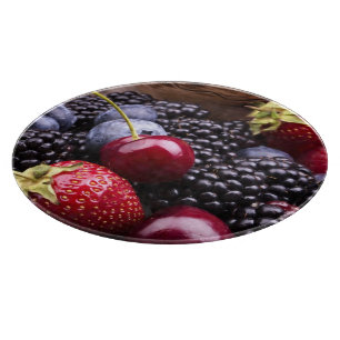 Frutas sabrosas del verano en una tabla de madera