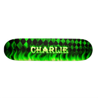 Fuego del verde del monopatín de Charlie y diseño