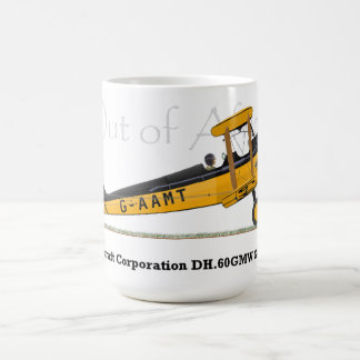 Fuera de la taza de café de África con un biplano
