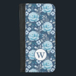Funda Cartera Patrón floral de monograma azul<br><div class="desc">Personalice este hermoso patrón de rosa floral azul y blanco con su monograma. Diseñado para ti por Blackberry Boulevard.</div>