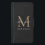 Funda Cartera Para Samsung Galaxy S5 Recién casado Sr. Sra Monogram Nombres Año Negro O<br><div class="desc">Moda, estuche monogramado moderno y sencillo con el texto Mr. y Mrs. en blanco elegante caligrafía manuscrita sobre un fondo negro con su monograma en oro. Simplemente agregue su nombre de matrimonio, año establecido y monograma en tipografía elegante. Un regalo de lujo perfecto para los bodas de la pareja recién...</div>