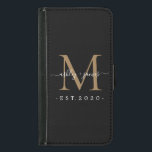 Funda Cartera Para Samsung Galaxy S5 Recién casado Sr. Sra Monogram Nombres Año Negro O<br><div class="desc">Moda, estuche monogramado moderno y sencillo con el texto Mr. y Mrs. en blanco elegante caligrafía manuscrita sobre un fondo negro con su monograma en oro. Simplemente agregue su nombre de matrimonio, año establecido y monograma en tipografía elegante. Un regalo de lujo perfecto para los bodas de la pareja recién...</div>
