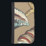 Funda Cartera Para Galaxy S4 Trío de Shell en Khaki<br><div class="desc">Megan Meagher es conocida por sus simples obras de arte. Esta es una gran imagen de arte decorativo que captura la vida marina con una estrella de mar amarilla y una concha de concha azul y roja. Obtén esta buena impresión de arte hoy en color caqui en tu producto Zazzle....</div>
