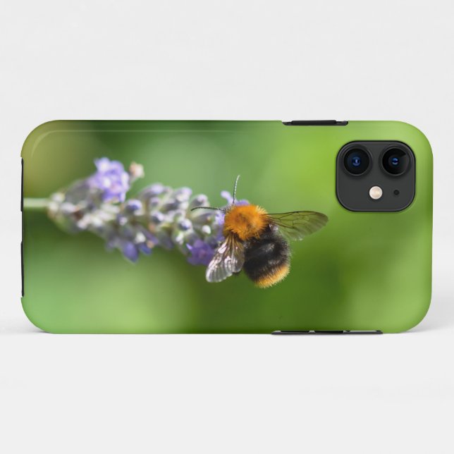 Funda De Case-Mate Para iPhone Abeja De Bombeo En Una Lavanda (Reverso (horizontal))