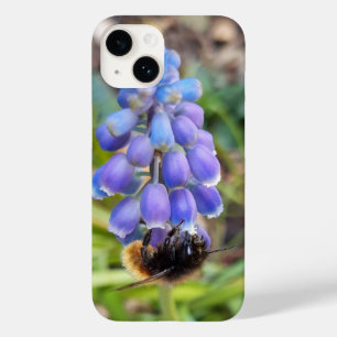 Funda Para iPhone 14 De Case-Mate Abeja en Muscari Armeniacum , Hiacinato de uva