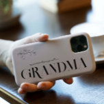 Funda Para iPhone 15 Pro Abuela | Moda Boho Lettering & Floral<br><div class="desc">El estuche de teléfono elegante presenta una tipografía moderna que dice "mis mayores bendiciones me llaman abuela", con un adorable arreglo de arte floral. El fondo rosado de Rubor se puede cambiar a cualquier color. Personalice el mensaje con su personalizado. Utilice las herramientas de diseño para elegir cualquier color de...</div>