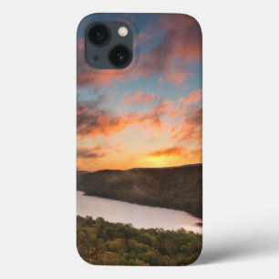 Funda Para iPhone 13 Amanecer Vivo Sobre El Lago De Las Nubes En Otoño