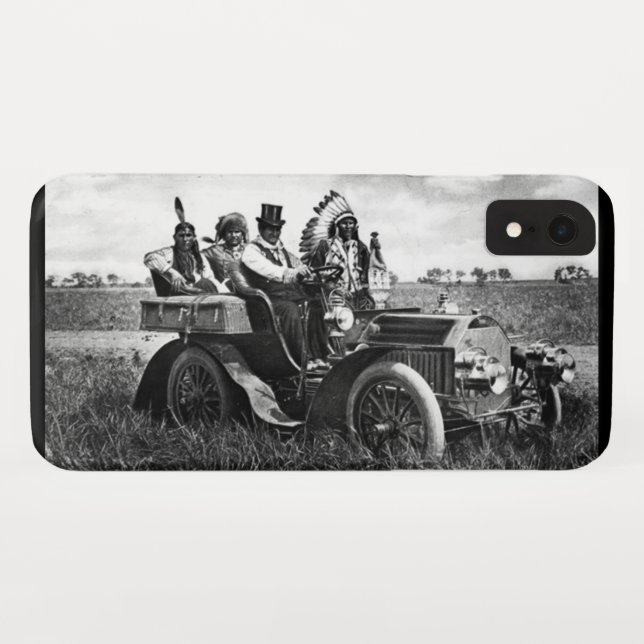 FUNDA DE Case-Mate PARA iPhone APACHES Y GERONIMO CONDUCIENDO UN AUTO MOTOR (Reverso (horizontal))
