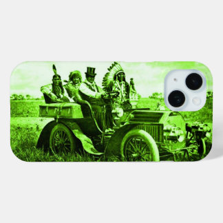 Funda Para iPhone 15 APACHES Y GERONIMO CONDUCIENDO UN COCHE MOTOR Gree