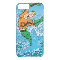 Aquaman salta fuera del mar