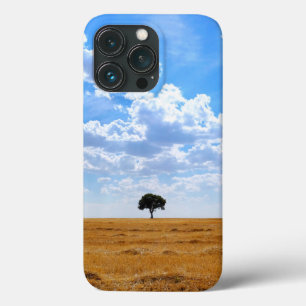 Funda Para iPhone 13 Pro Árbol en un campo de trigo cosechado