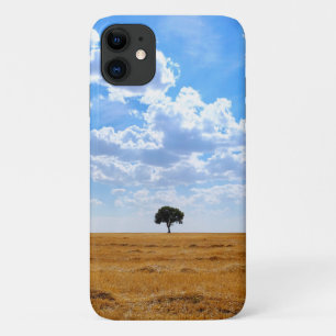 Funda Para iPhone 11 Árbol en un campo de trigo cosechado