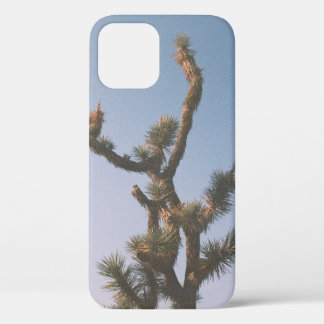 FUNDA PARA iPhone 12 ÁRBOL VERDE Y MARRÓN BAJO CIELO AZUL