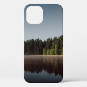 FUNDA PARA iPhone 12 ÁRBOLES VERDES Y CUERPO DE AGUA