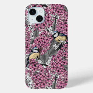 Funda Para iPhone 15 Mini Aves en un jardín de lilas rosadas