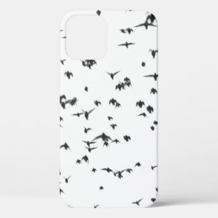 FUNDA PARA iPhone 12 AVES NEGRAS VOLANDO EN EL CIELO