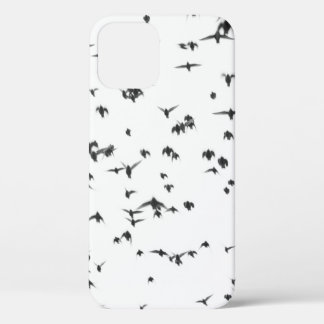 FUNDA PARA iPhone 12 AVES NEGRAS VOLANDO EN EL CIELO