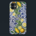 Funda Para iPhone 11 Baldosas portuguesas mediterráneas de verano<br><div class="desc">Baldosas tradicionales pintadas a mano de Portugal con limones mediterráneos. Patrón de perfección. Obra de arte de azulejos azulejo azul y blanco de hojas de flores. El diseño decorativo perfecto, un regalo ideal para cualquier ocasión. Un bonito diseño de verano mediterráneo que representa los limones amarillos con su vegetación y...</div>