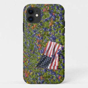 Funda Para iPhone 11 Bandera americana en campo de Bonetas Azules, 2