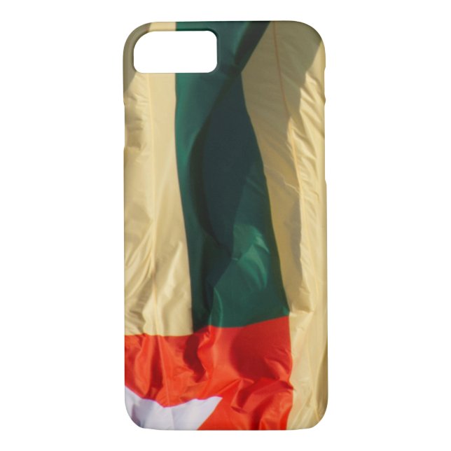 Funda De Case-Mate Para iPhone Bandera ondeando Togo (Reverso)