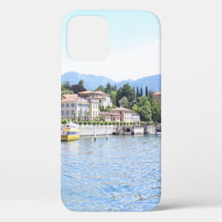 FUNDA PARA iPhone 12 BARCO AMARILLO CERCANO AL EDIFICIO