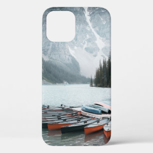 FUNDA PARA iPhone 12 BARCOS DE COLOR ASORDINADO EN EL CUERPO DEL AGUA